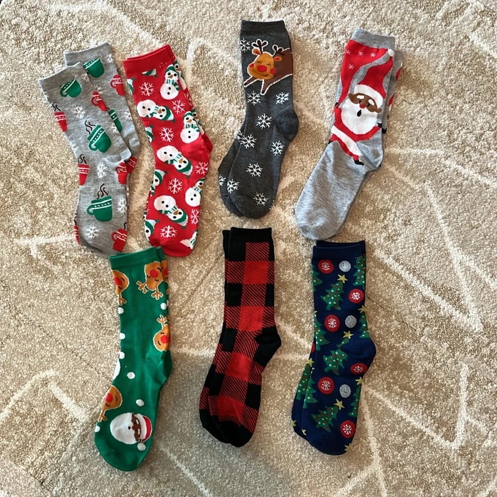 New Without Tags Seven Pair of Assorted Holiday Christmas Crew Socks Size 4-10